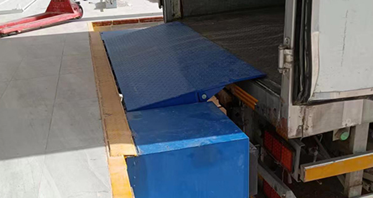 Dock Leveler không gian-- Edge of Dock Leveler