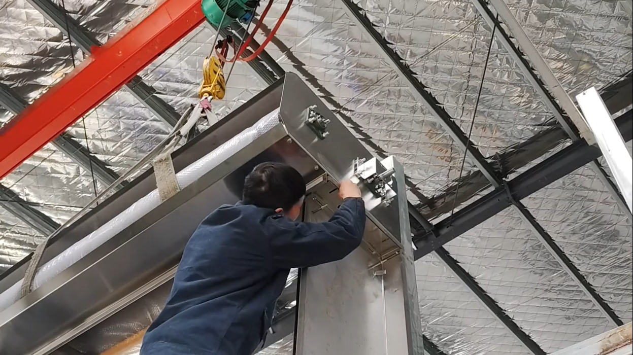 Lắp đặt con lăn rèm và hộp bảo vệ